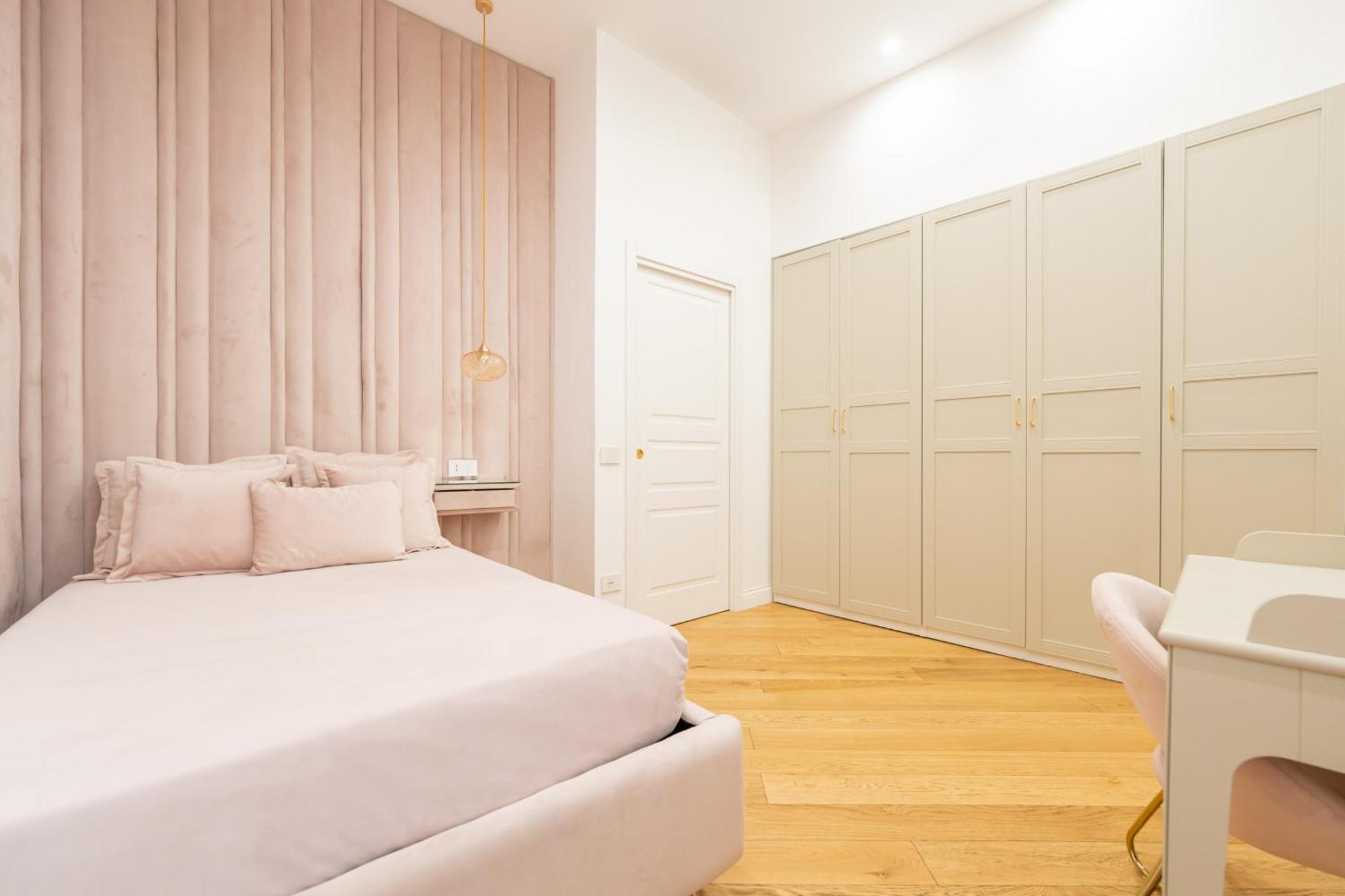 Aristocrat Chiaia Bridge Apartment เนเปิลส์ ภายนอก รูปภาพ